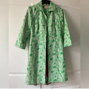 Lilly Pulitzer Green and White Patterned Fabric